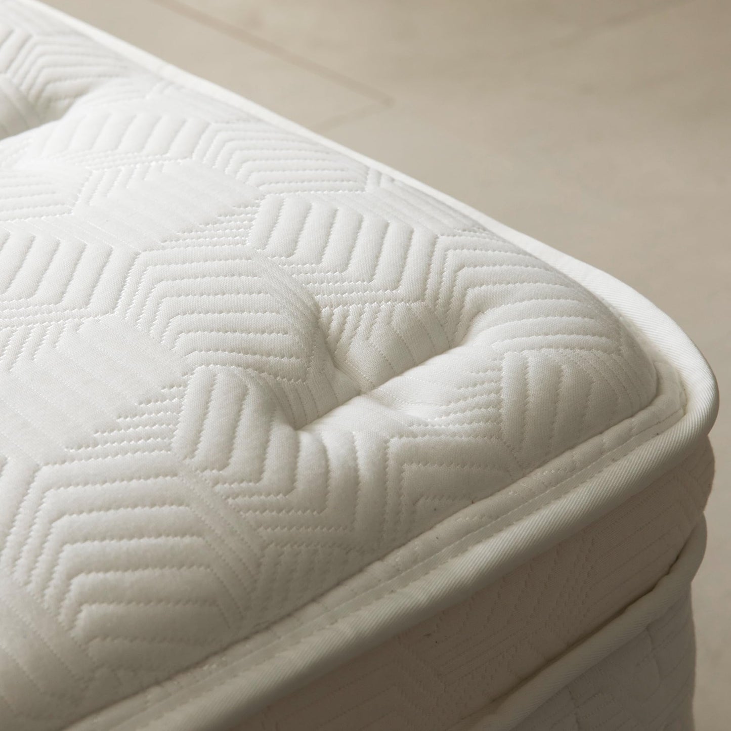 Queen Mattress, 12 Inch Euro Top Hybrid Bed in a Box with Pocket Springs, Pressure Relief & Motion Isolation